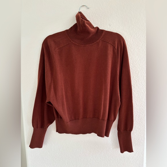 NWOT Stateside Saddles Shoulder Turtleneck Sweater Cafe Latte Sz Small - Picture 2 of 5